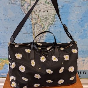 ￼

Kate Spade Blake Avenue Printed Filipa Duffel